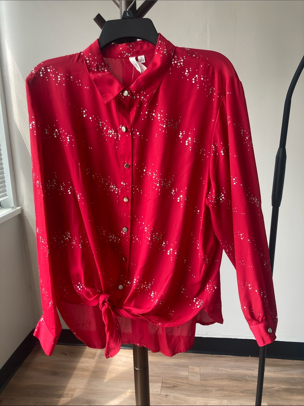 NY Collection button down collared shirt front tie metallic splatter dot print